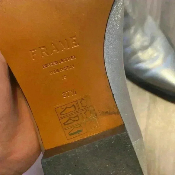 Brand: Frame Denim
Le Carson Leather Bootie, Silver - Picture 6 of 6